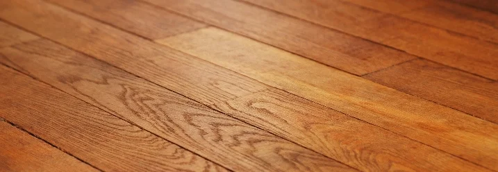 Holzdielenboden aus hellem Holz