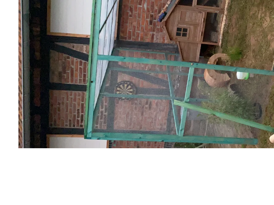 Ein großes grünes Gehege