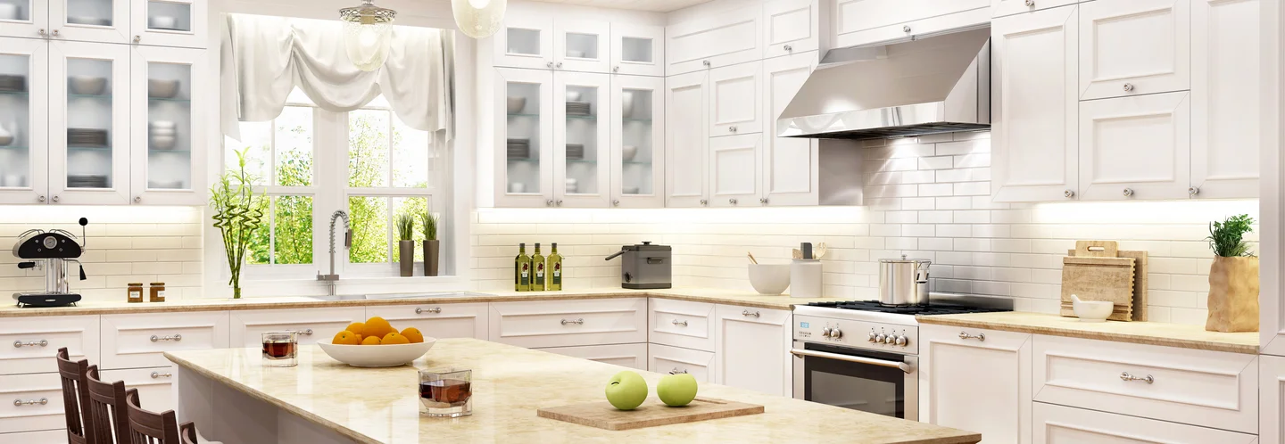 Helle Küche mit Kochinsel