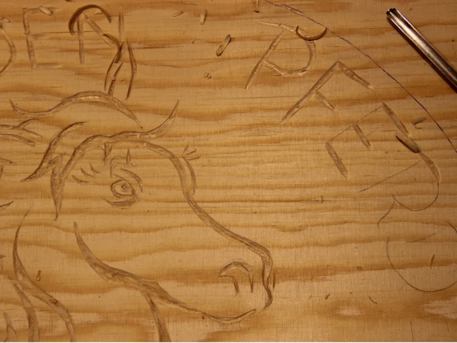 Holzschnitt eines Pferdekopfes