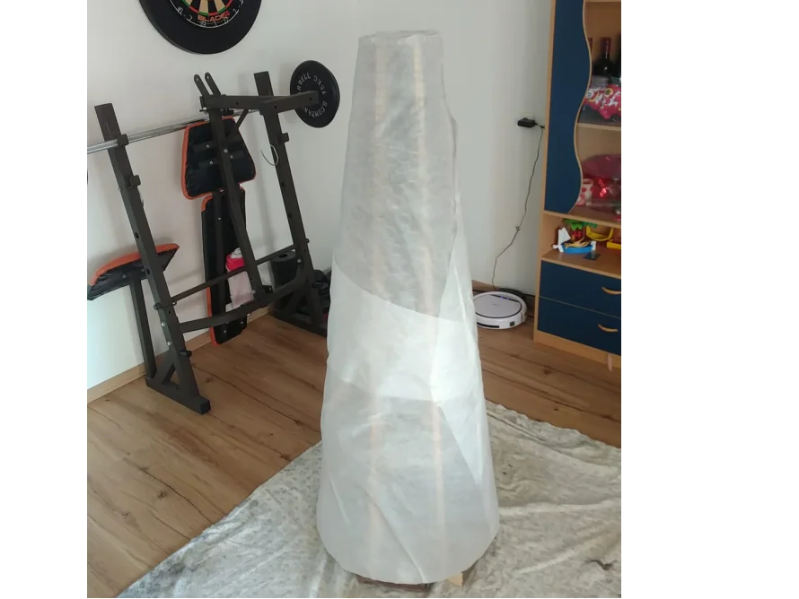 Eingepackter Weihnachtsbaum