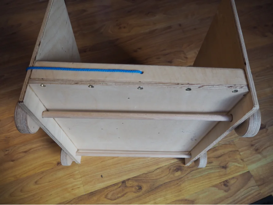 Holzspielzeug mit Schnur