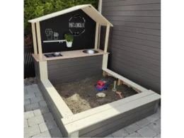 Matscheküche mit Sandkasten