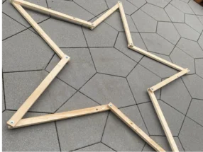 Holzrahmen in Sternform