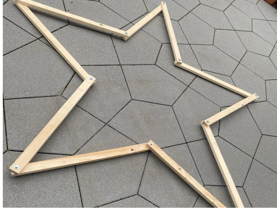 Holzrahmen in Sternform