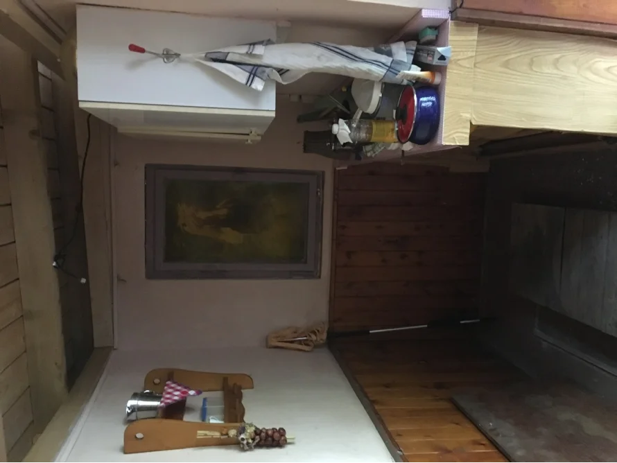 Unfertige Küchenecke in Gartenhaus