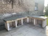 Unfertige Außenküche aus Stein