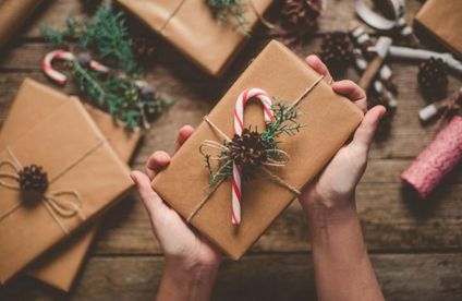 Geschenke einpacken Weihnachtsgeschenk