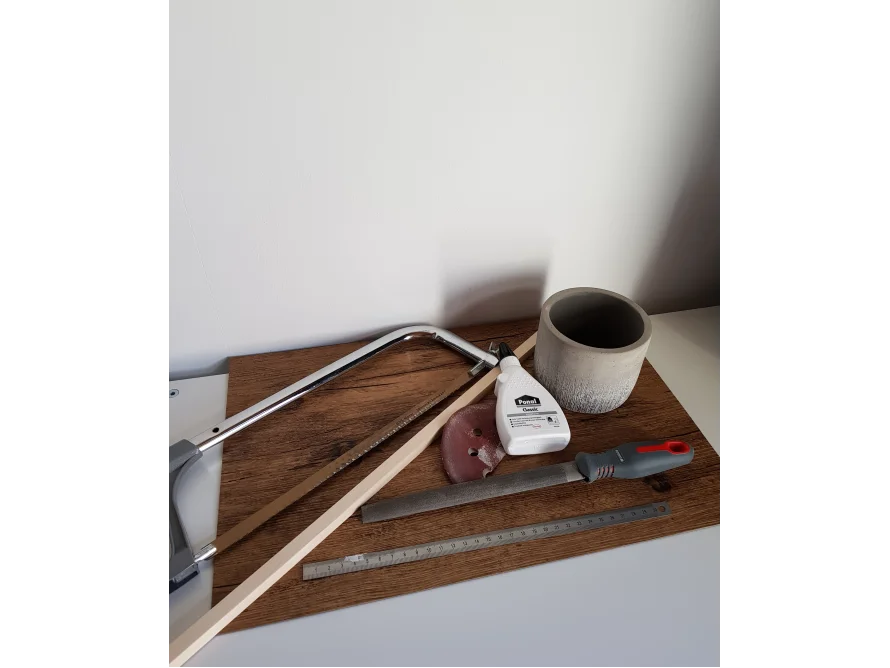 Werkzeuge und Materialien zum Basteln