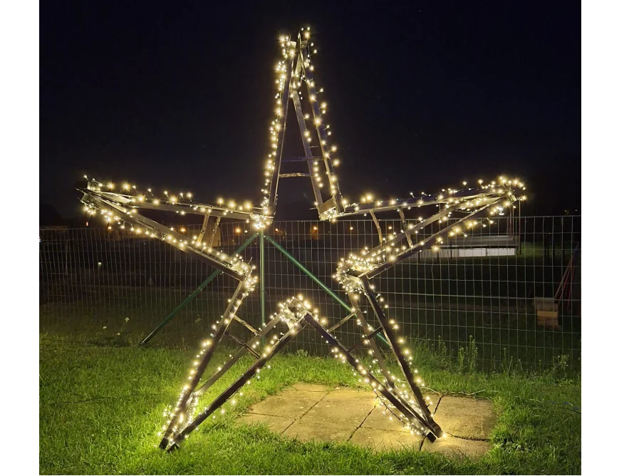 DIY Idee: Selbstgebauter Weihnachtsstern zum Selberbauen