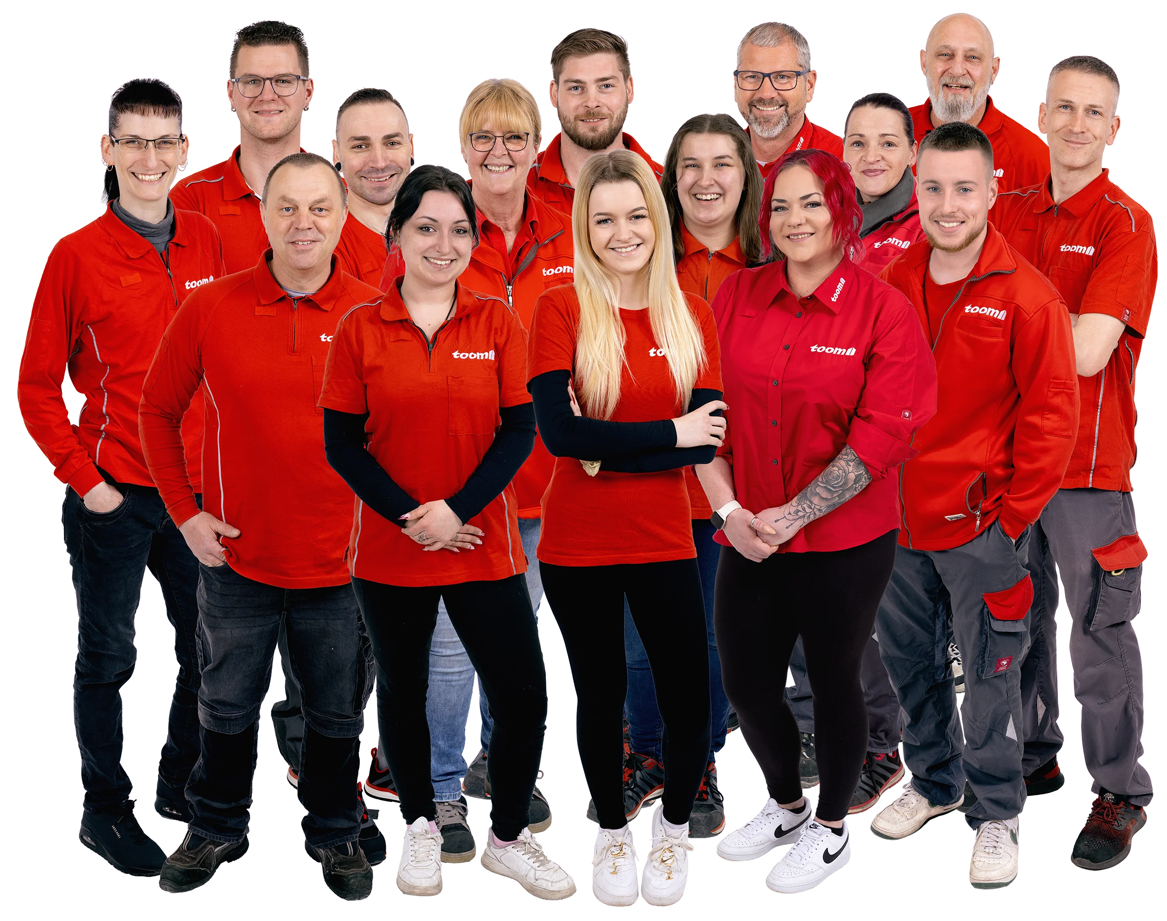 Gruppenfoto von Mitarbeitenden in roter Arbeitskleidung.