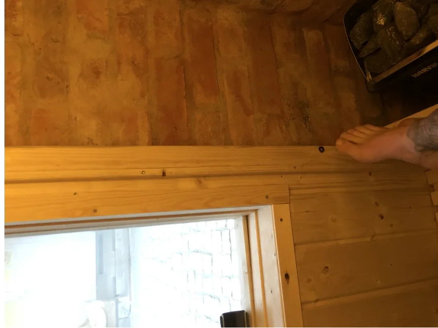 Saunainnenraum aus Holz