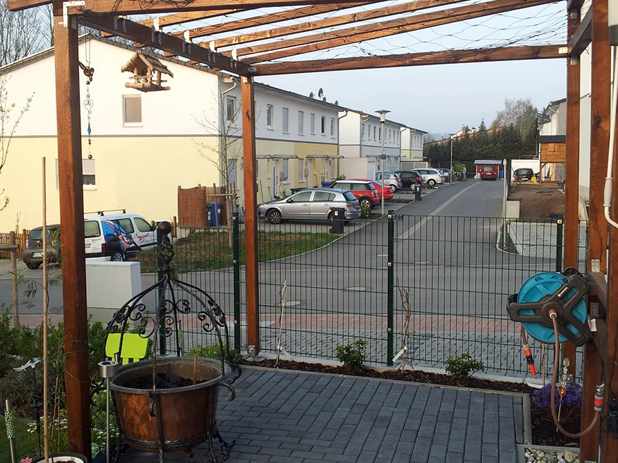 Pergola fertigstellen (Dach, Rankhilfe)