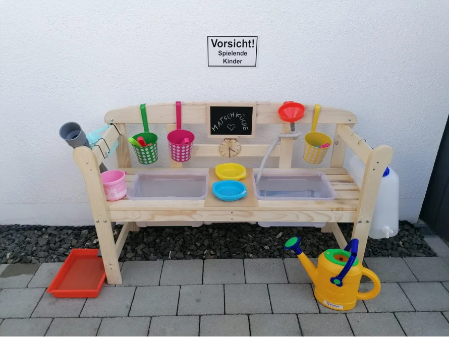 Kinder-Matschküche aus Holz