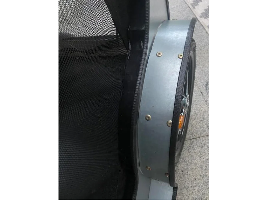 Metallrahmen und Reifen eines Gefährts