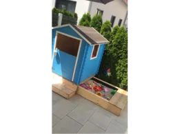 Spielhaus mit ausziehbarem Sandkasten