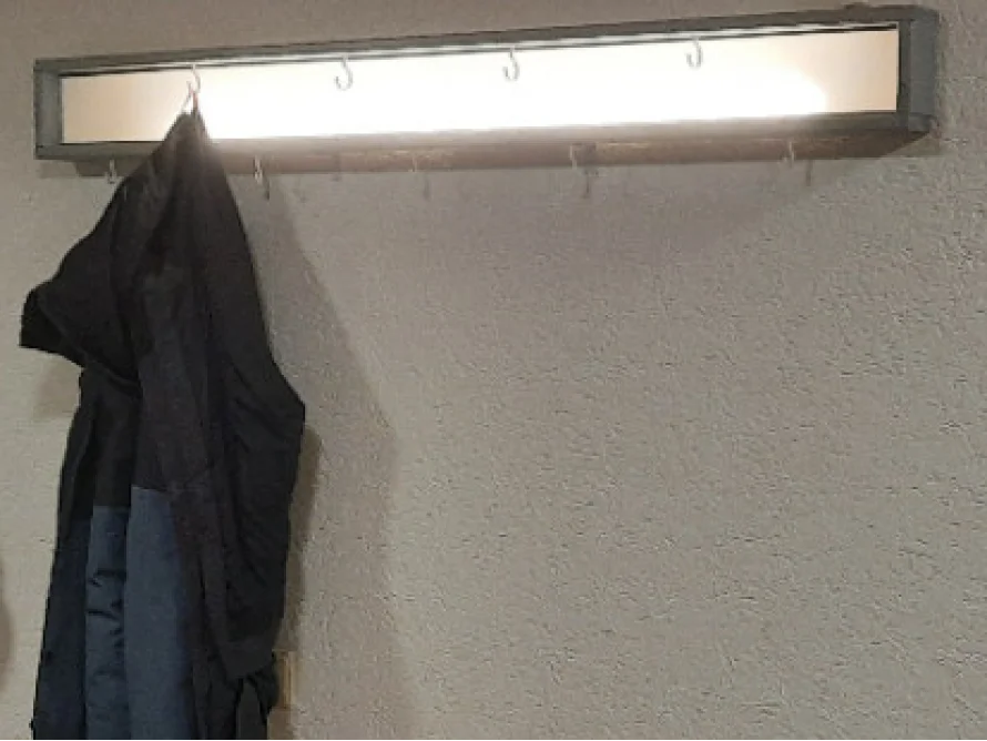 Garderobe mit Beleuchtung