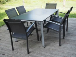 Gartenmöbelset mit Tisch und Stühlen