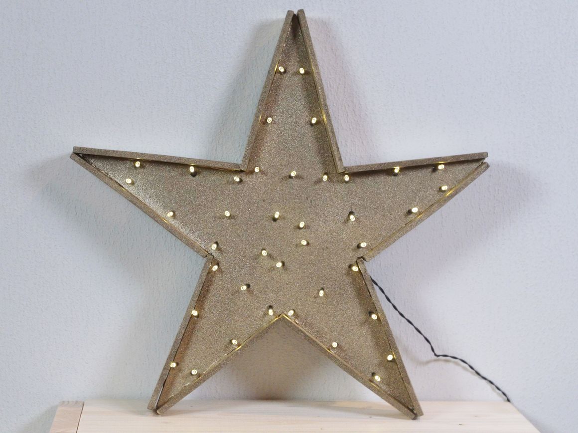 Leuchtender goldener Stern