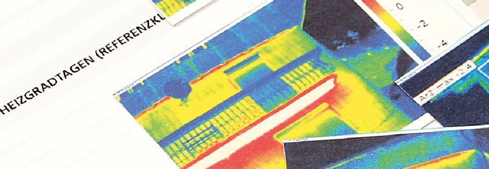 Wärmebildkamera zeigt Wärmeverlust am Haus