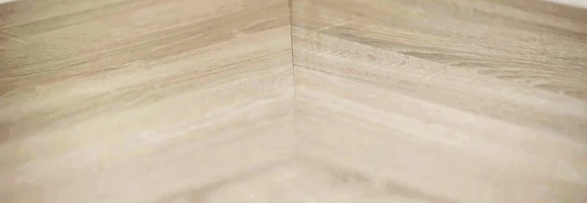 Helle Holzoberfläche mit Maserung