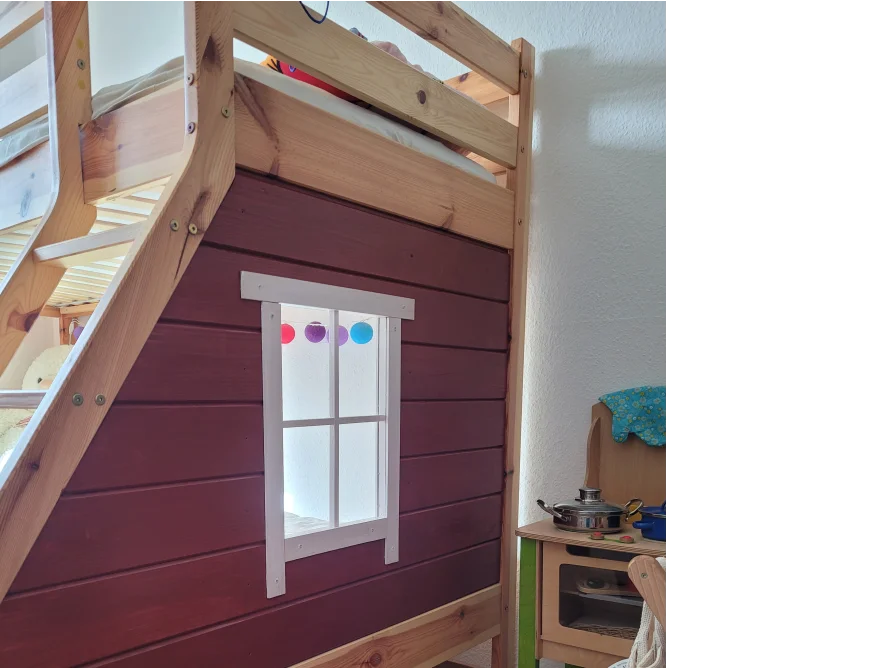 Spielbett mit Fenster
