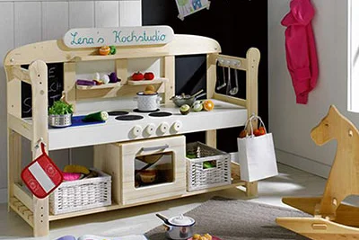 Spielzeugküche aus Holz