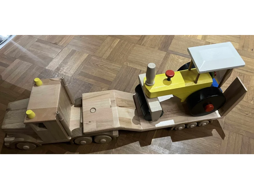 Holzspielzeug: LKW mit gelber Planierraupe