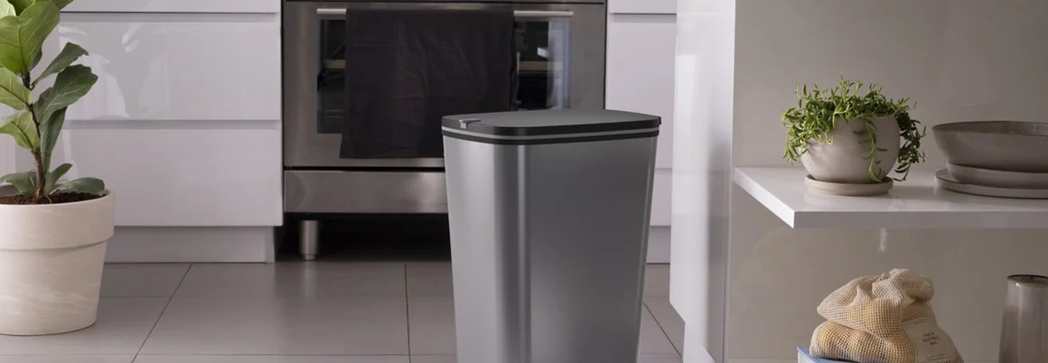 Mülleimer mit Pedal in Küche