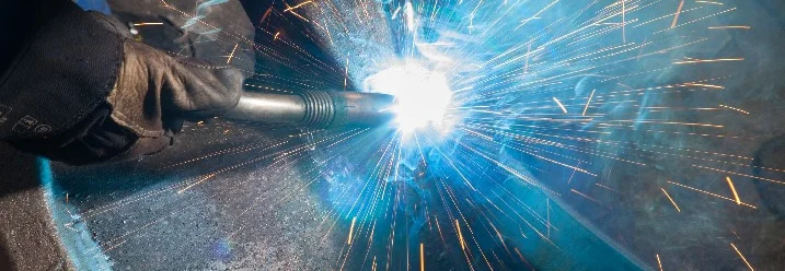 Schweißen eines Metallteils