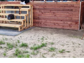 Holzgerüst und Holzverkleidung