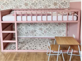 Rosa Hochbett mit Schreibtisch