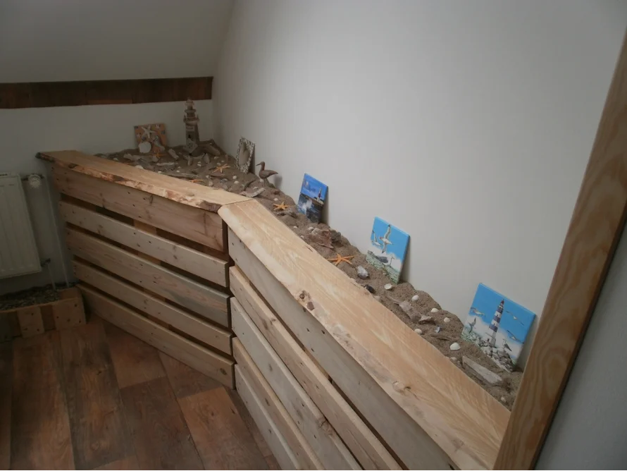 Dekoecke mit Sand und Muscheln