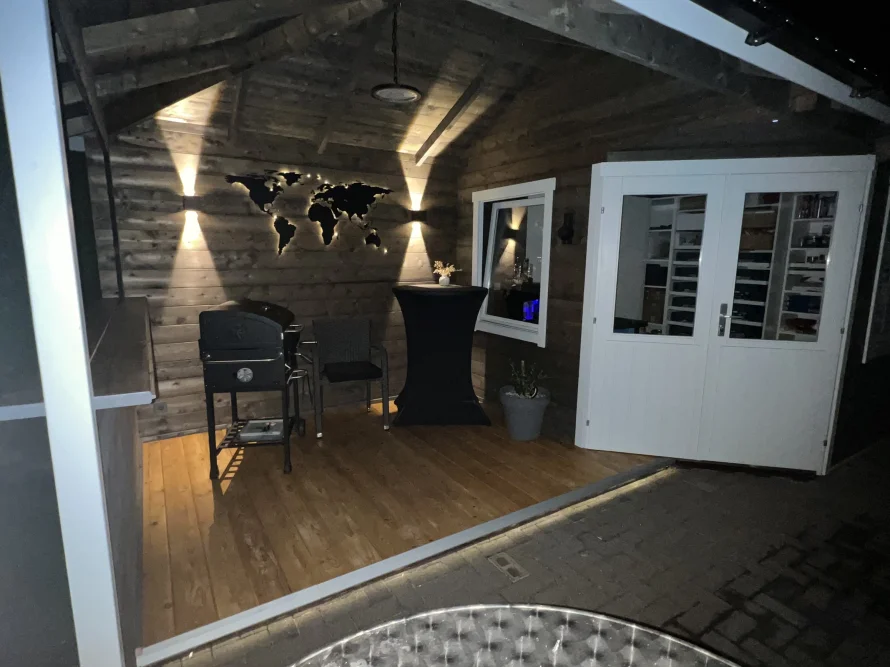 Gartenhaus mit Grill und Barbereich