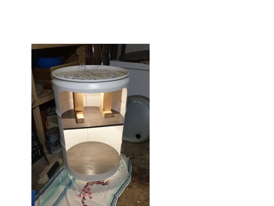 Regal aus umgebauter Tonne