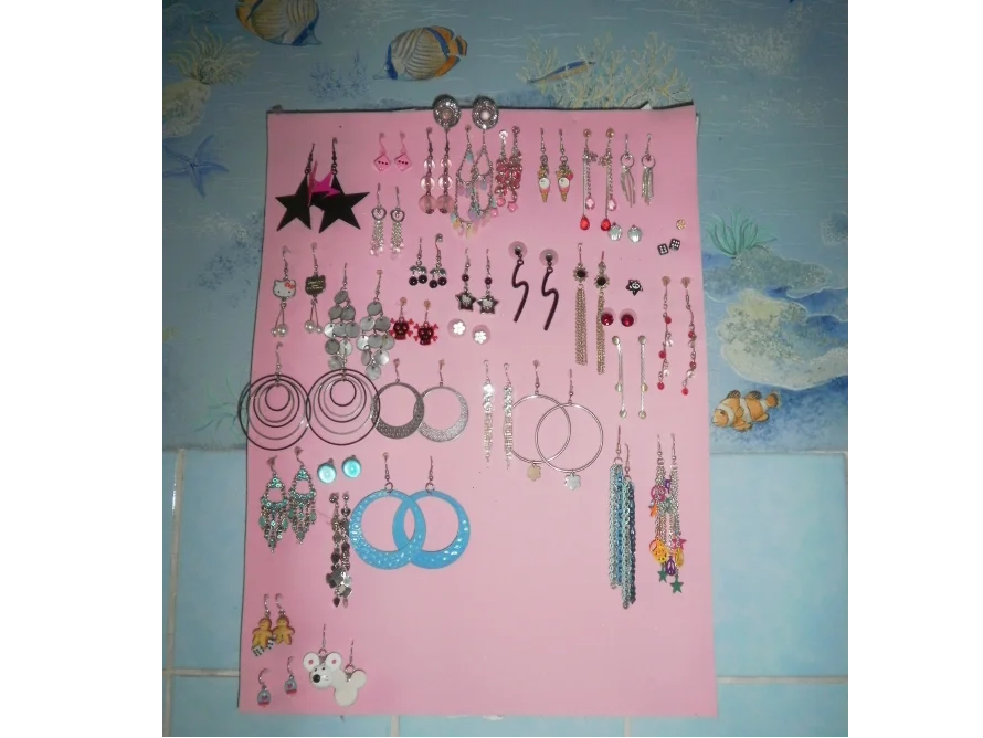 Sammlung von buntem Modeschmuck