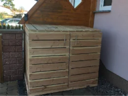 Holzverkleidung für Mülltonnen