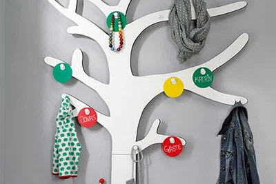 Garderobe in Form eines Baumes