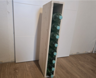 Holzkiste mit Glasflaschen