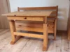 Holzbank mit Tisch