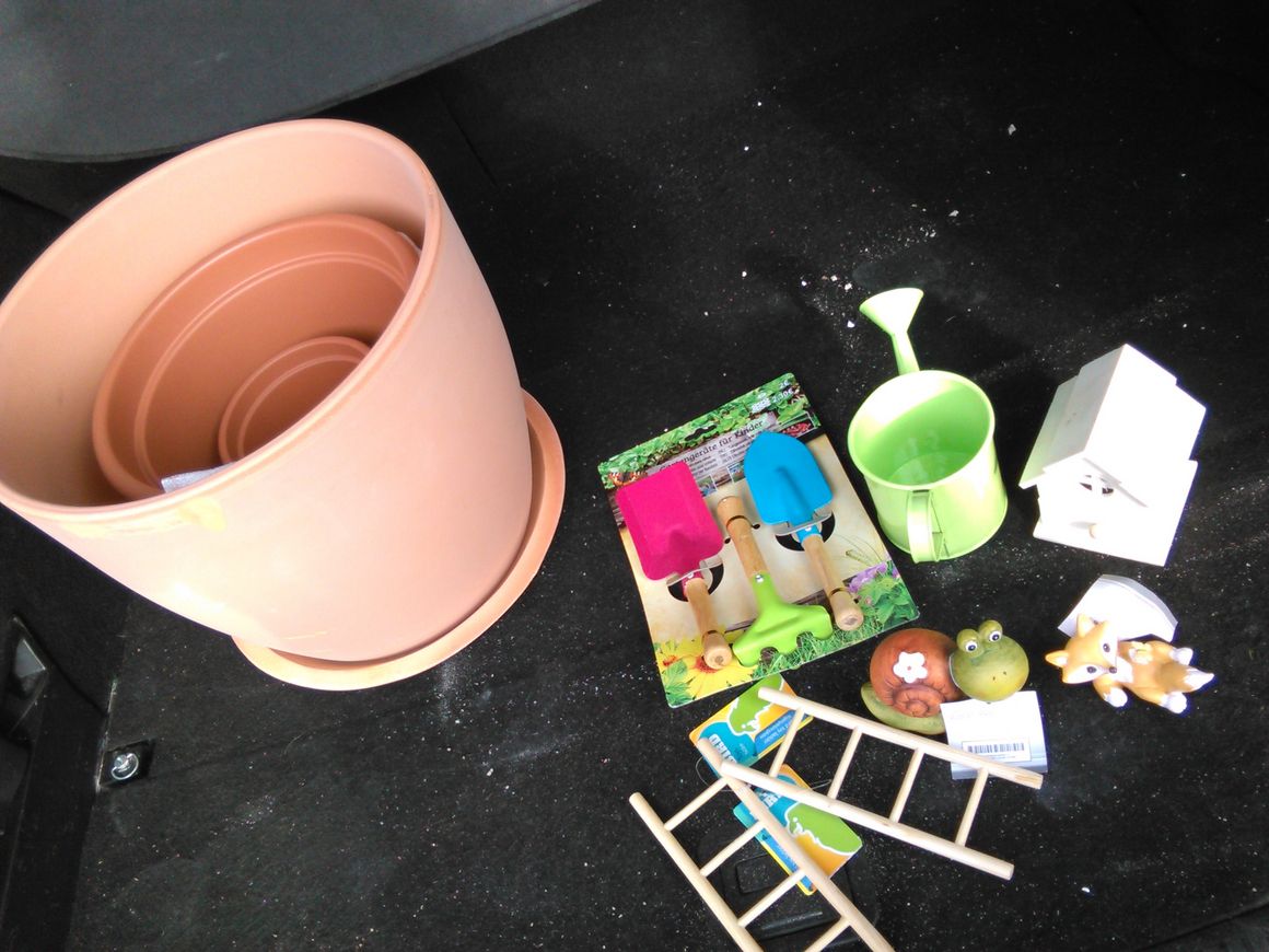 Gartenzubehör im Kofferraum