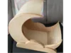 Wiege aus Holz in Form eines Mondes