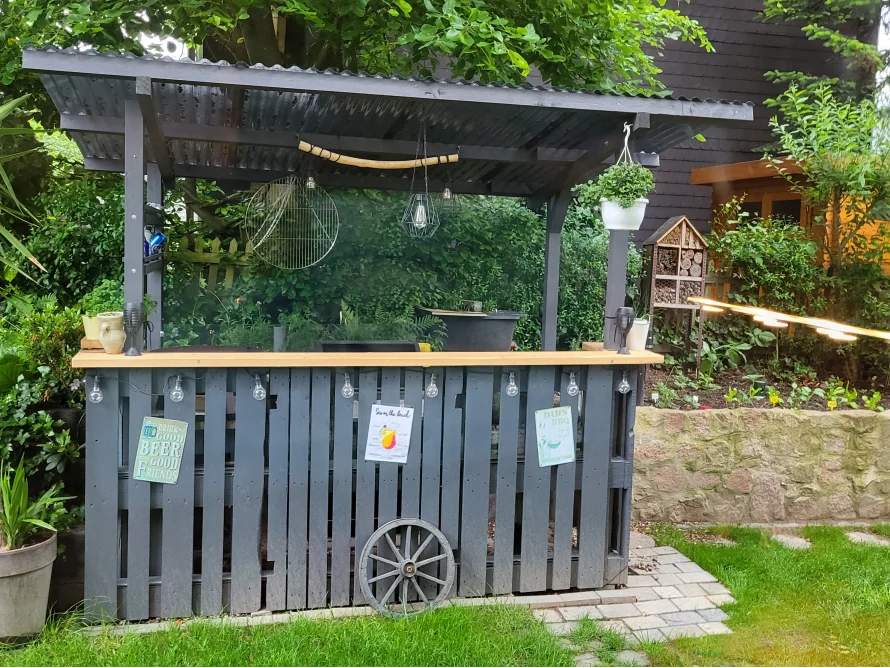 Gartenbar aus Paletten