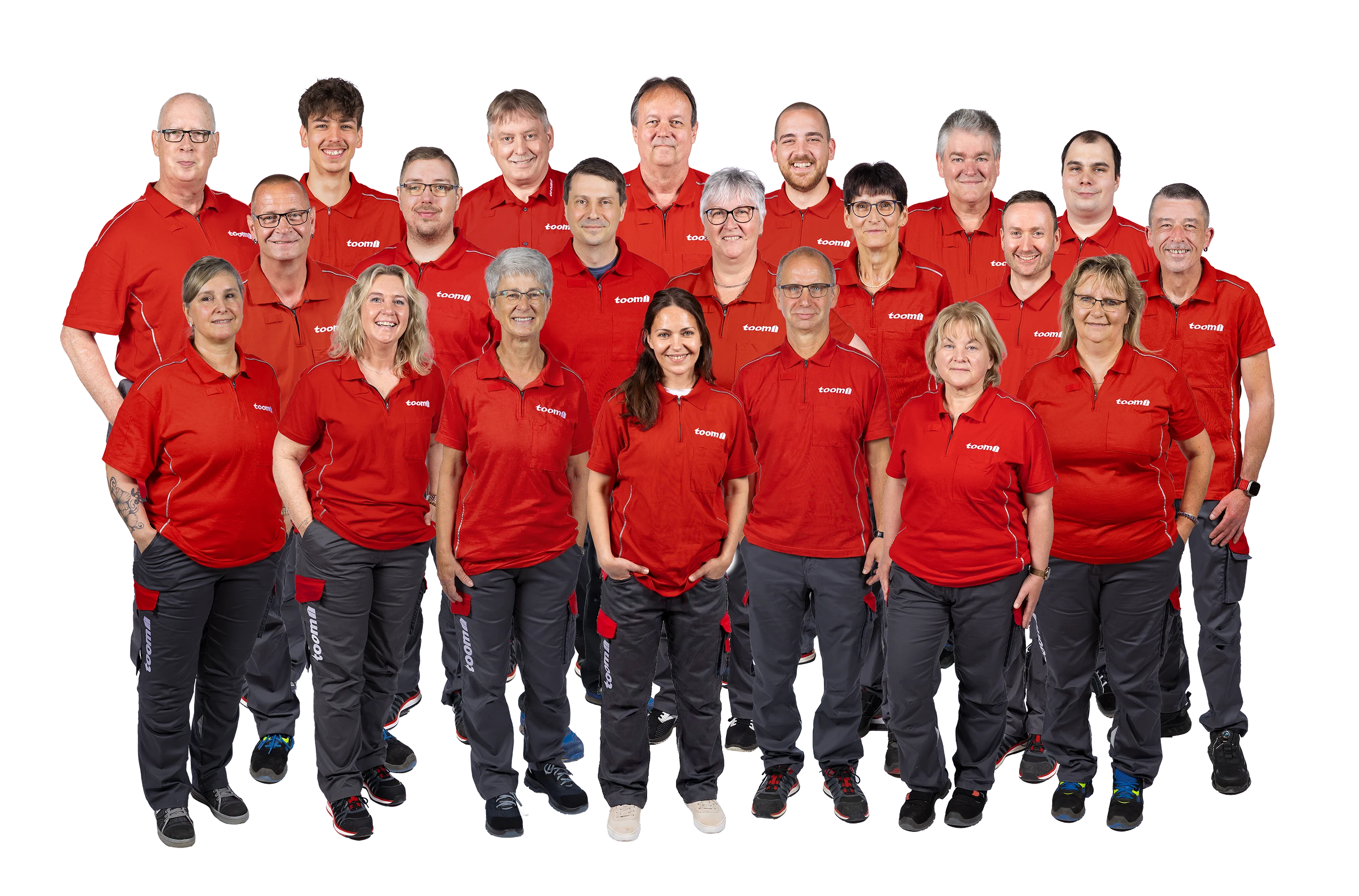 Gruppenfoto eines Teams in einheitlicher, roter Arbeitskleidung.