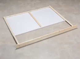 Unfertiges Bettgestell aus Holz