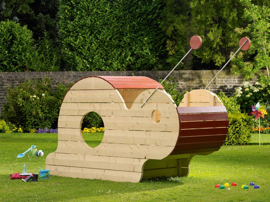 Spielhaus in Form einer Schnecke aus Holz