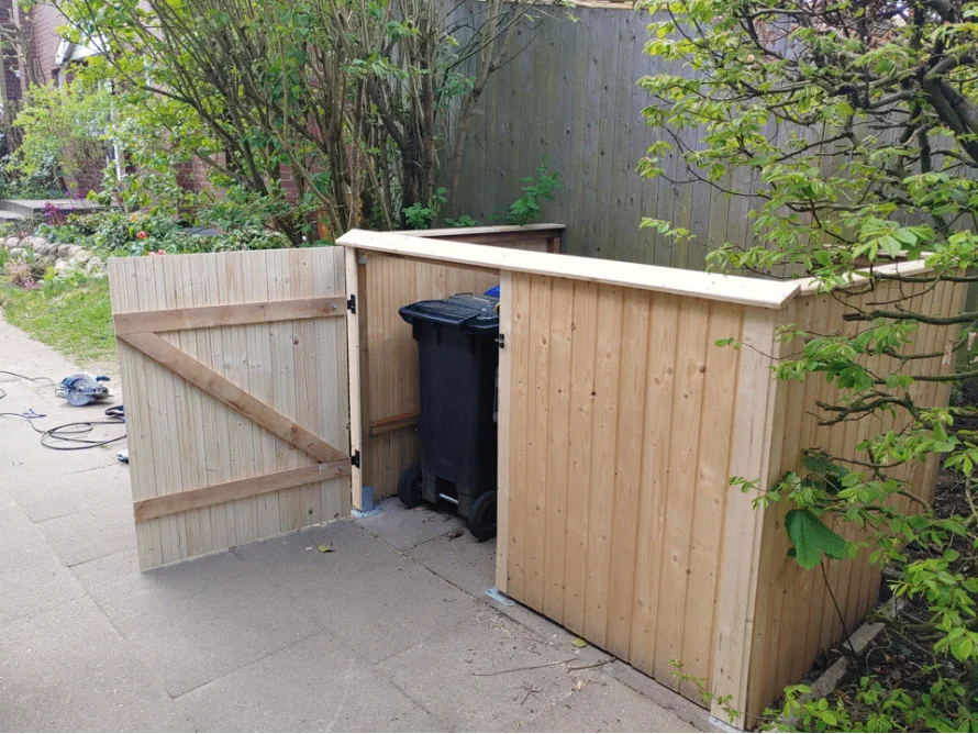 Neuer Mülltonnenverschlag aus Holz