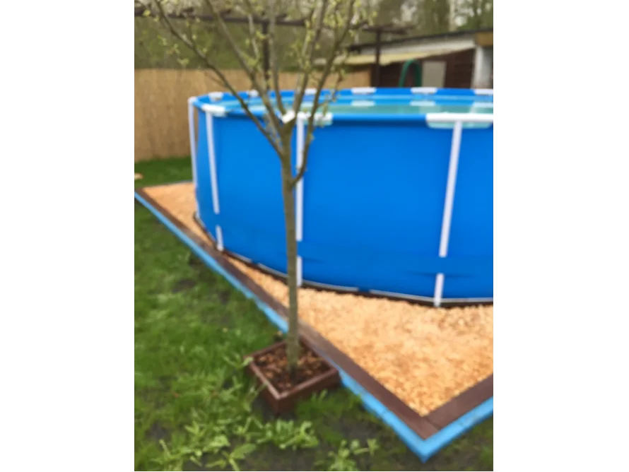 Blauer aufstellbarer Gartenpool