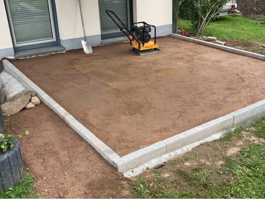 Verdichteter Boden mit Rüttelplatte