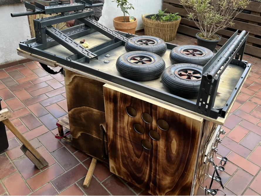 Holzgerüst mit Rädern